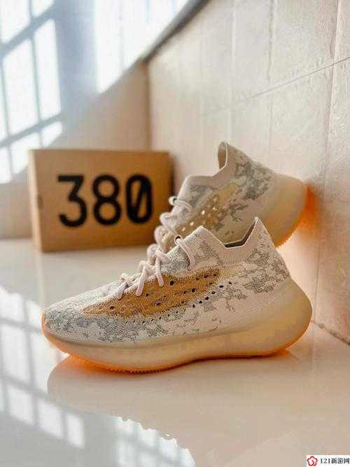 默契yeezy380 蜜桃粉和白色：甜美的时尚选择